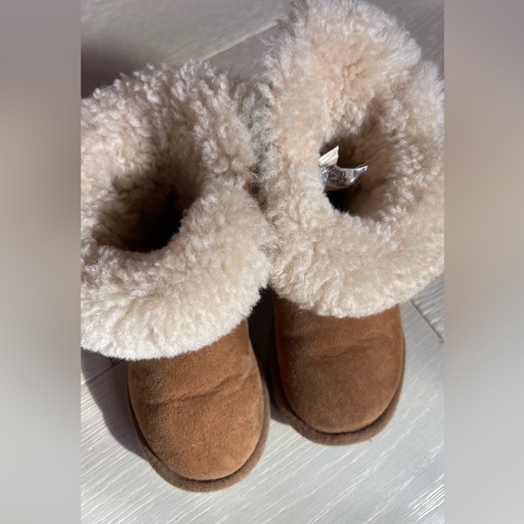 UGG Toddler Girl Boots, sheep skin - Picture 4 of 9